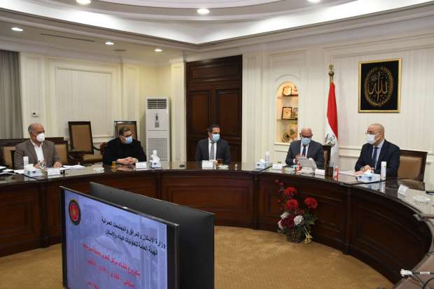 وزير الإسكان يتابع المشروعات الجاري تنفيذها ببور سعيد