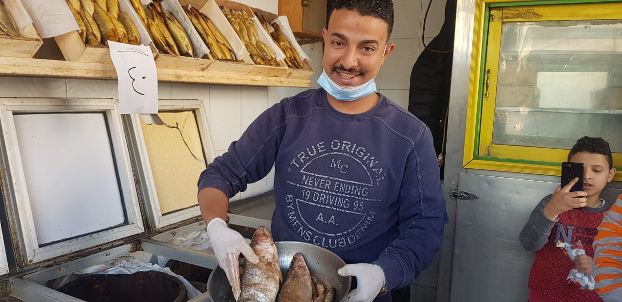 تصنيع الفسيخ في البحيرة