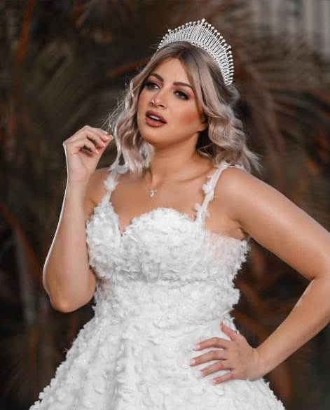 مني فاروق
