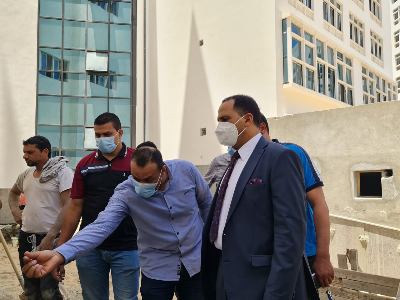 رئيس جامعة دمنهور يتابع آخر المستجدات الإنشائية لكلية الهندسة