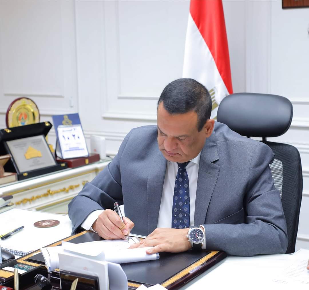 محافظ البحيرة يعتمد شهادة الإعدادية