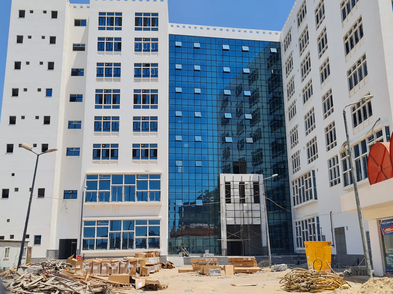 رئيس جامعة دمنهور يواصل تفقد المواقع الانشائيه