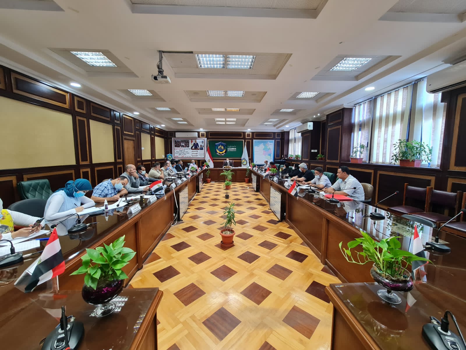 رئيس جامعة دمنهور تطبيق المقرر الإلكتروني بكافة كليات الجامعة أهم ركائز التنمية التعليمية