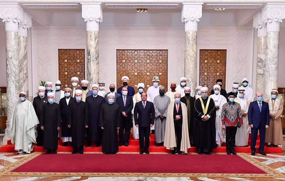السيسي يشدد على أهمية هيئات الإفتاء في تنقية الخطاب الديني من الأفكار المغلوطة