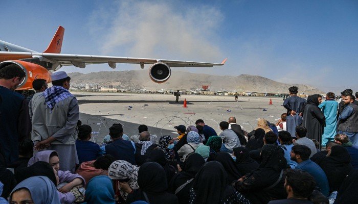 صورة لمطار كابول واحتجاز رعايا أجانب