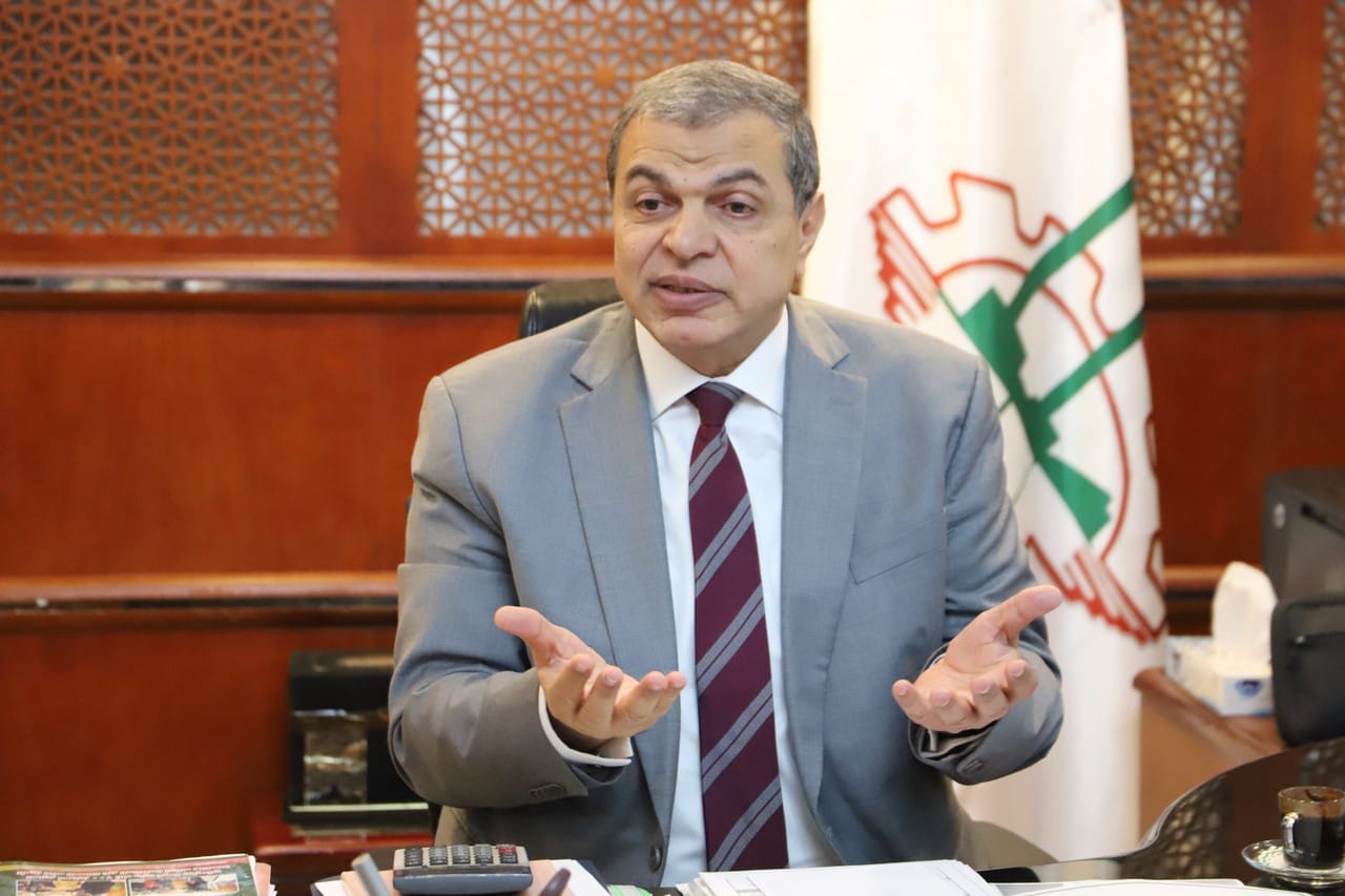 صورة وزير القوي العاملة