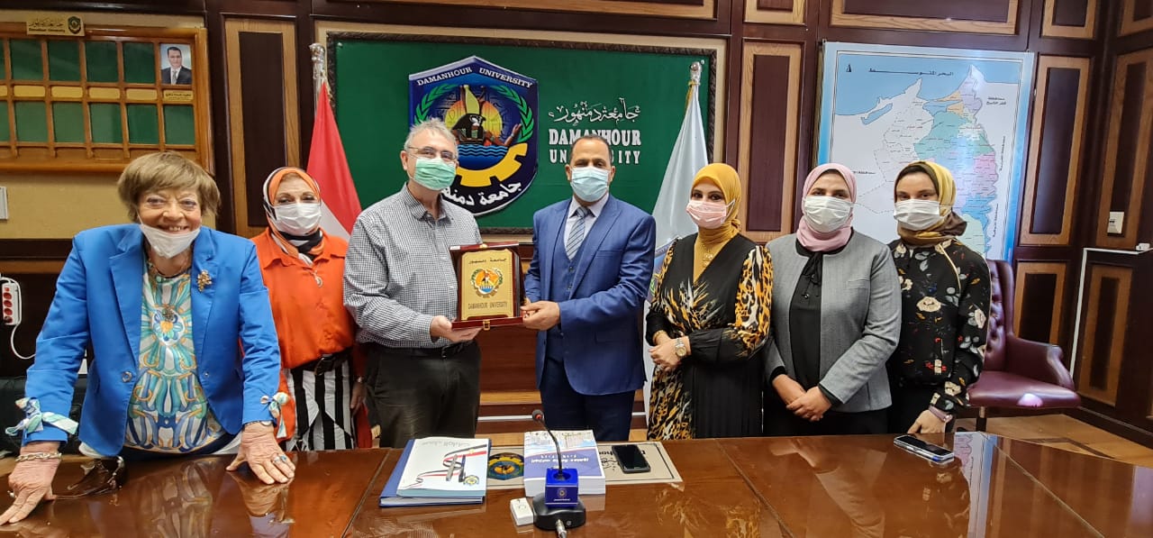 فيديو وصور .. بروفيسور ماكس والذكاء الإصطناعي في جامعة دمنهور