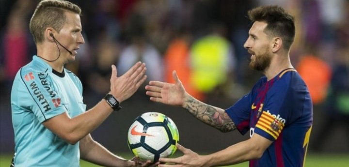 حكم مباراة برشلونة وسيلتا فيغو