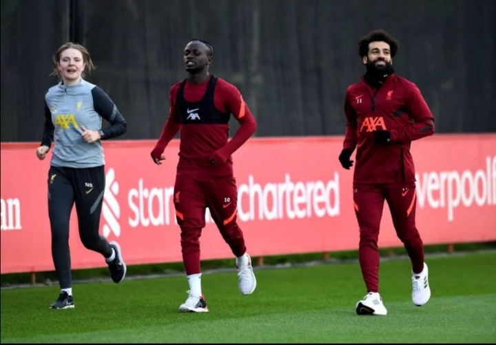 فتاة تظهر في ليفربول
