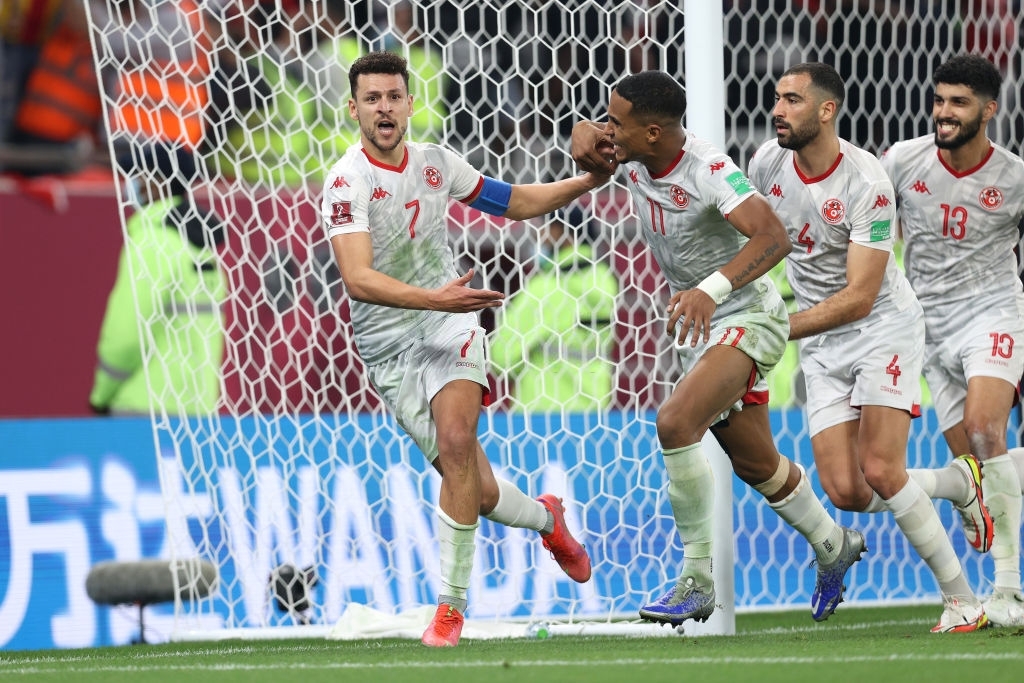 رأسية المساكني تقود تونس