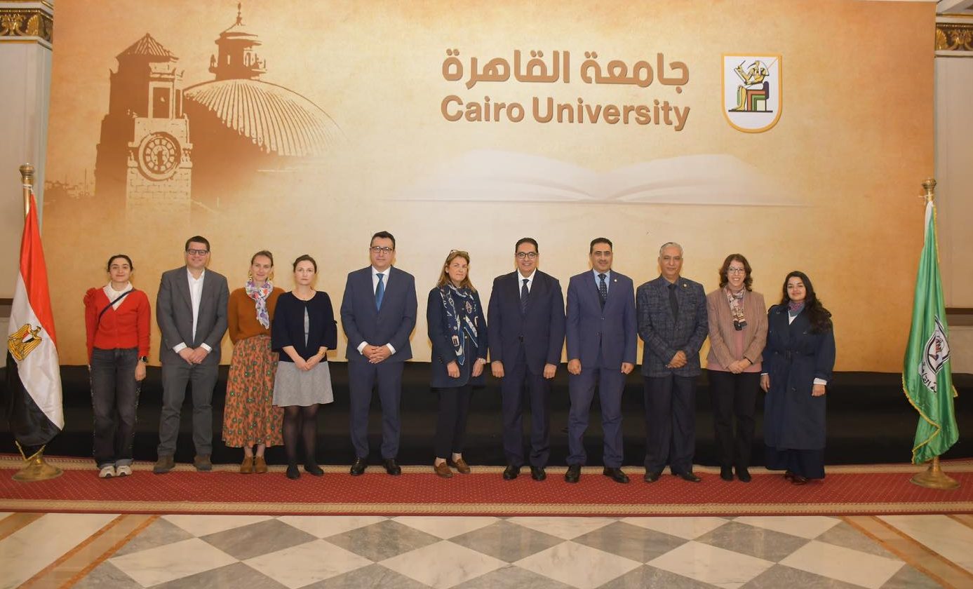 رئيس جامعة القاهرة يستقبل وفد جامعة ستراسبورغ