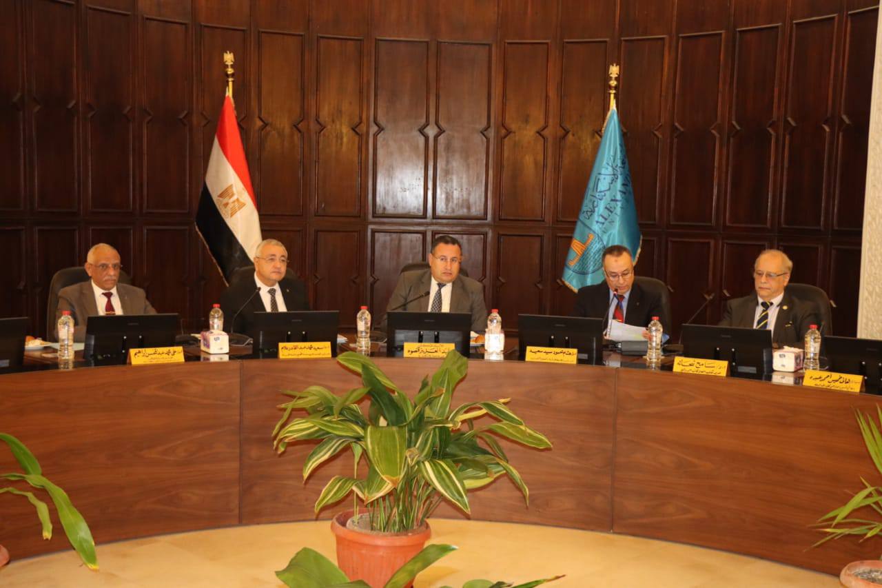 رئيس جامعة الإسكندرية